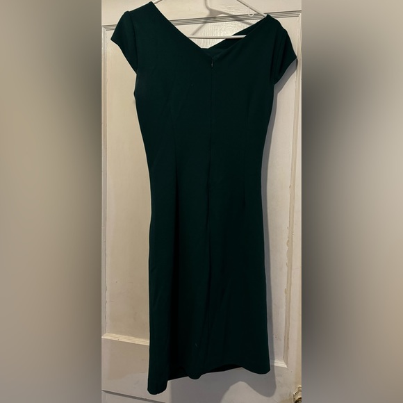 Beautiful deep green dress for work or a nice dinner dress. - Picture 2 of 6